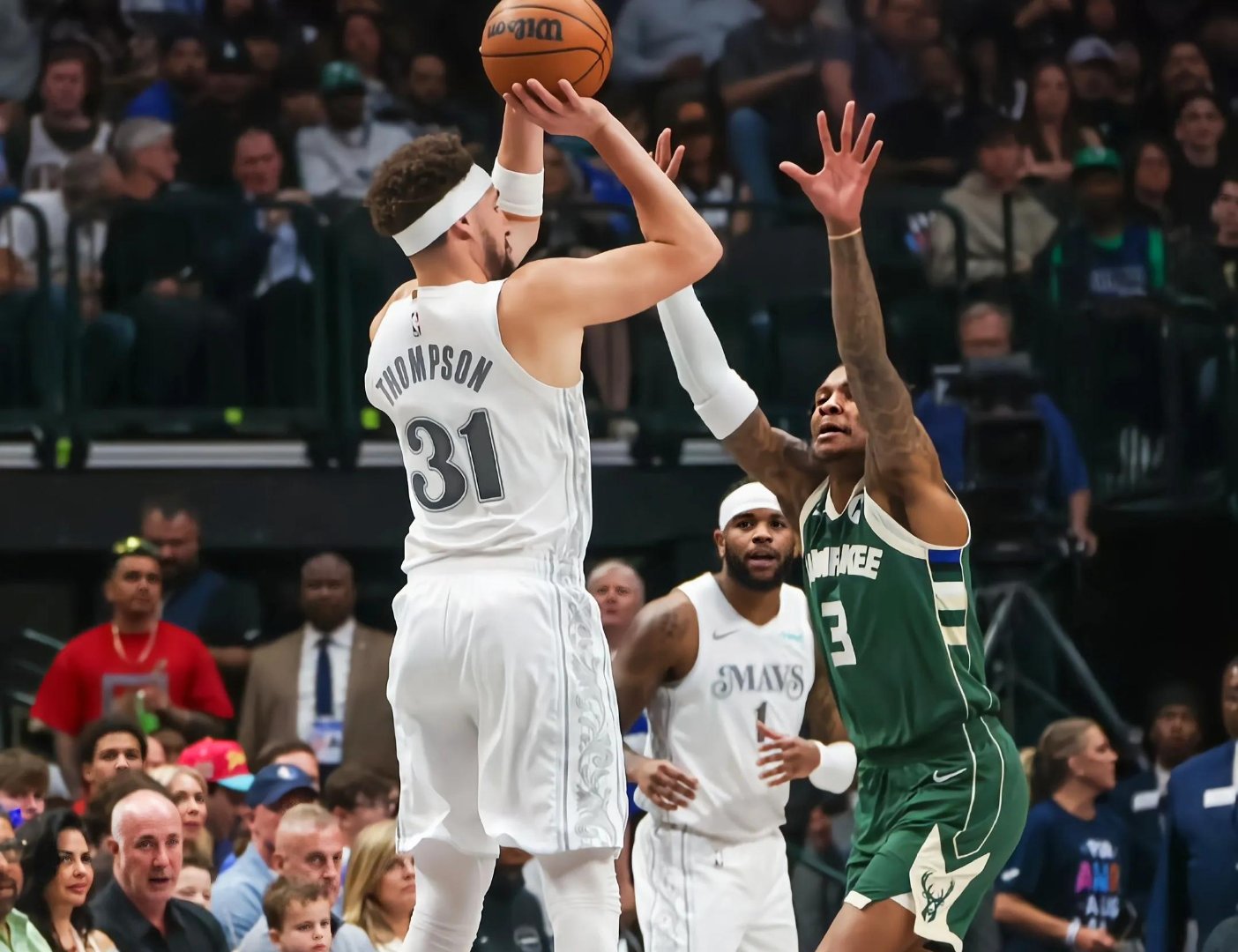 关于密尔沃基雄鹿迎NBA常规赛关键赛，今晨内部沟通，话题不断，心理建设被强调的信息