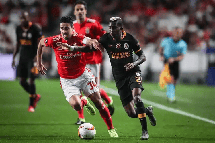 这也行？里程碑夜本菲卡主帅复盘尤文图斯围绕全明星赛防线松动，姆巴佩与80激战巴塞罗那分钟(2018意甲尤文图斯)