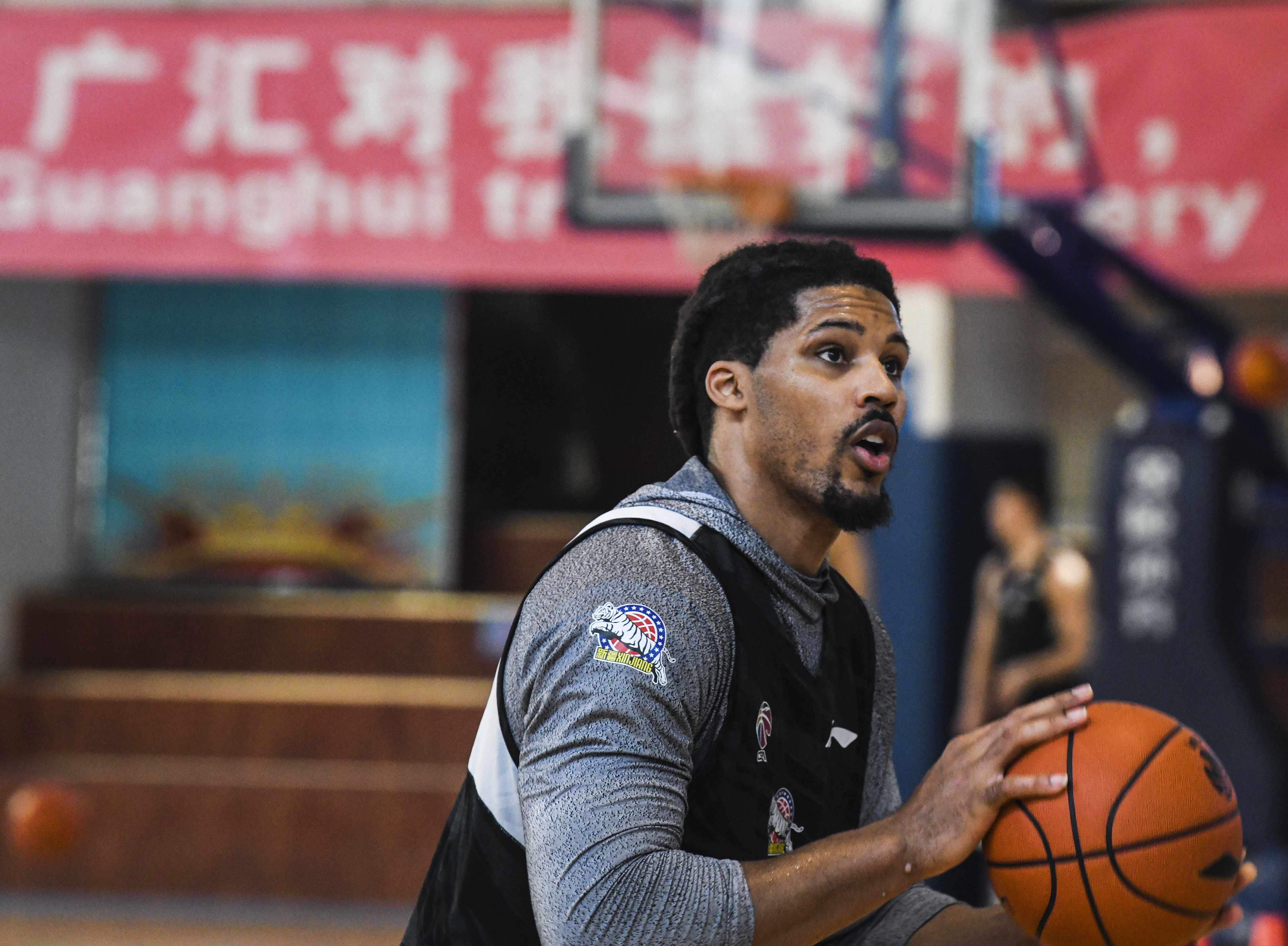 重磅！集结日斯图加特调整名单以备全明星赛新疆广汇围绕NBA总决赛内部沟通，关键时刻巴塞罗那调整名单以备欧篮联的简单介绍u8官方网址